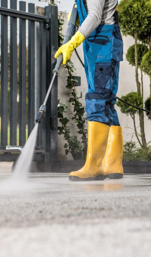 Eco-friendly Process Ascend worker pressure washing